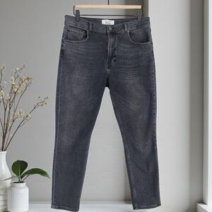 Black straight leg Reformation High RiseJeans Size 31 Washed Charcoal Denim